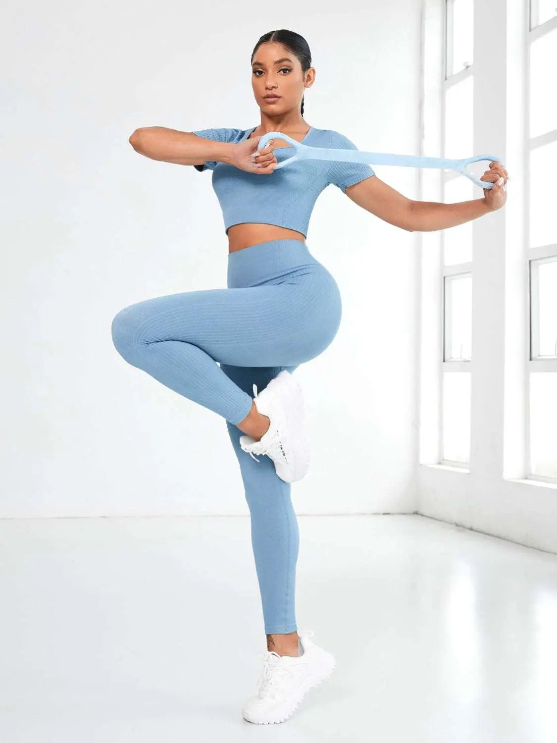 Round neck short sleeve top and leggings active set in blue, featuring moderate stretch and polyamide-elastane material.