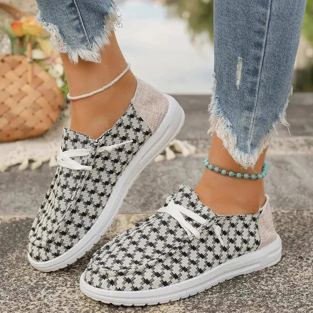 Plaid round toe canvas slip-ons, casual flat shoes with white rubber sole.