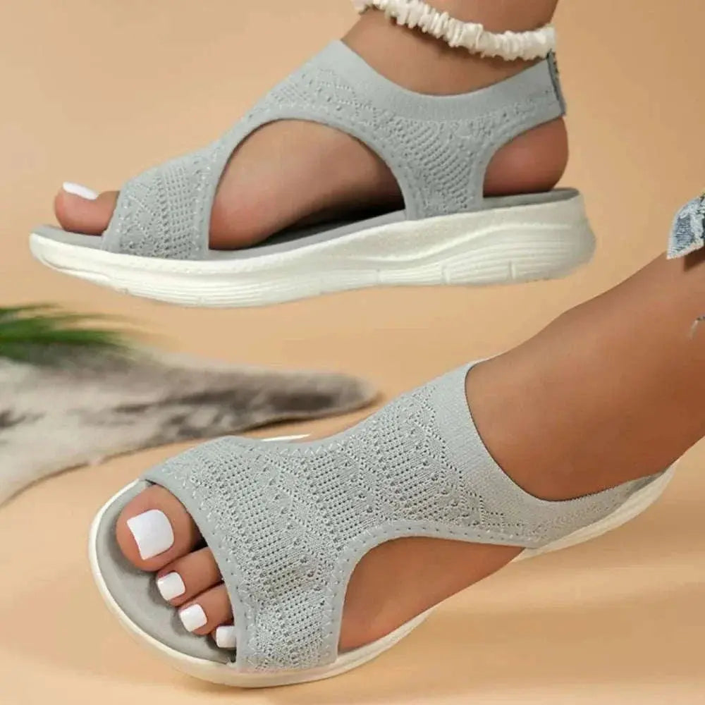 Peep toe solid color sandals in rubber and cloth.