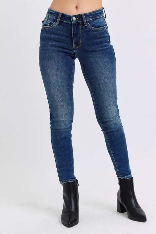 Judy Blue mid-rise skinny jeans with thermal lining, featuring a sleek fit and moderate stretch, ideal for cooler days.
