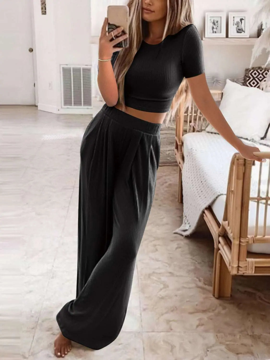 Full size round neck short sleeve top and pants set in plus size.
