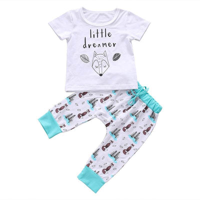 Newborn baby clothes set with a "little dreamer" T-shirt and patterned pants, perfect for boys and girls.