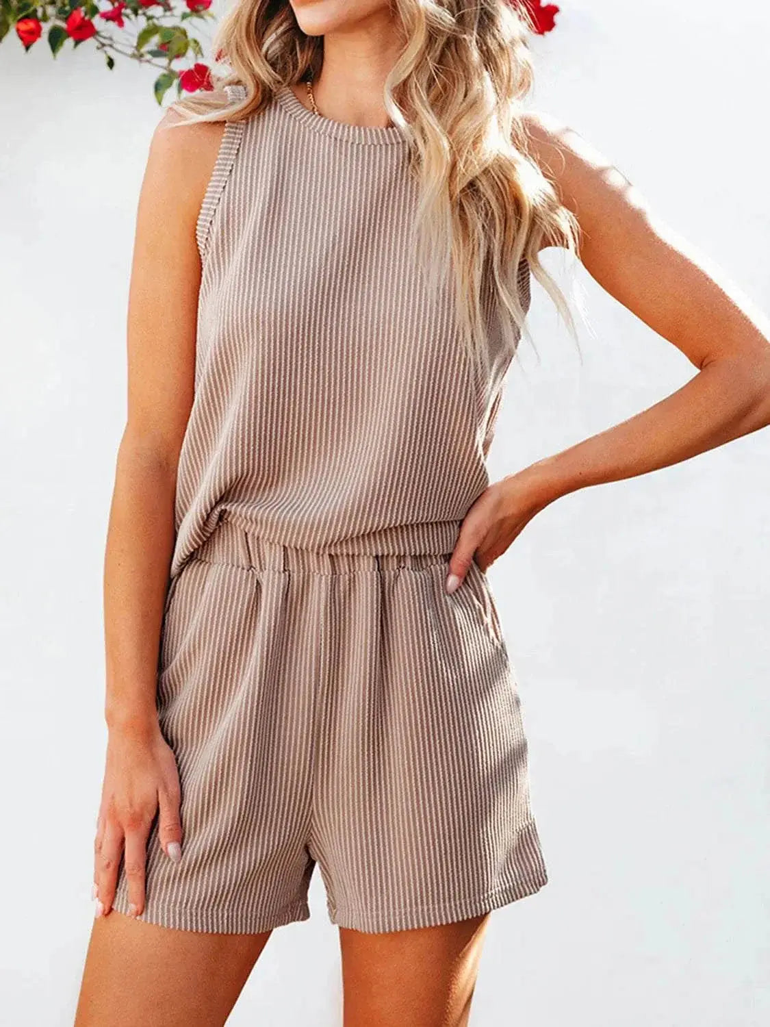 Round neck sleeveless top and shorts set with pockets, slightly stretchy fabric.