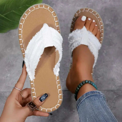 Toe post raw hem flat sandals in canvas and rubber with a stylish design.