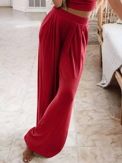 Plus size red round neck short sleeve top and pants set.