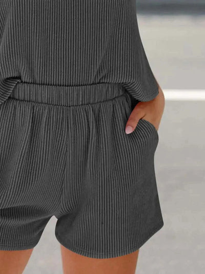 Round neck sleeveless top and shorts set with pockets in slightly stretchy fabric.