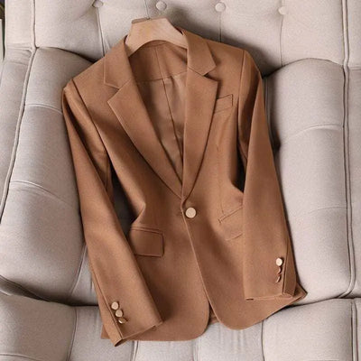 Suits And Coats Are Popular This Year For Women